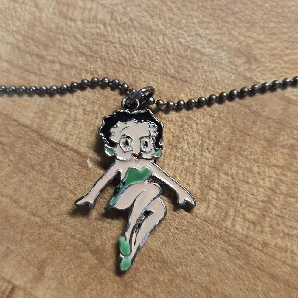 Charming BETTY BOOP Silver and Green Pendant Necklace - Picture 1 of 2